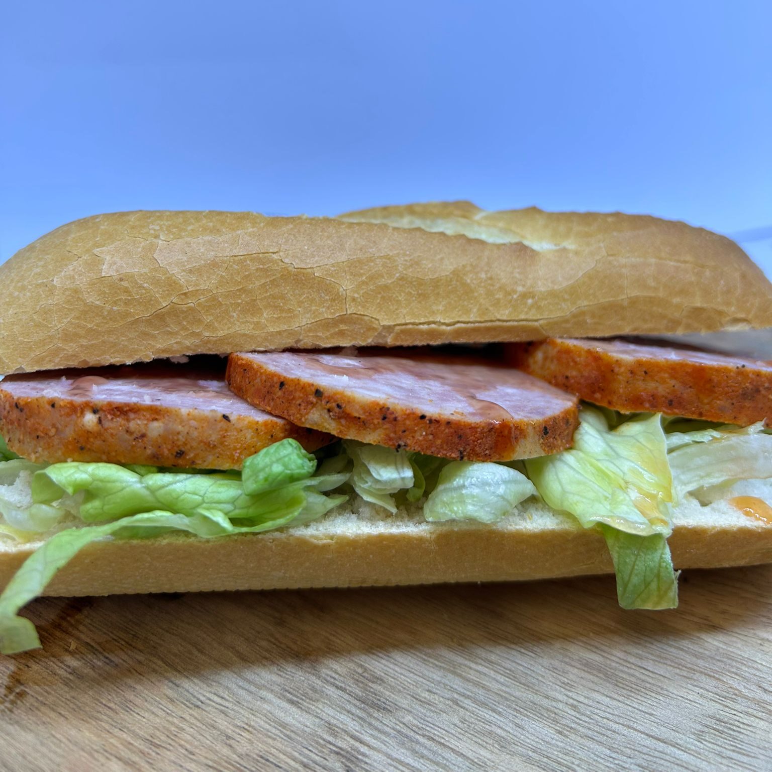 Featured image for “Broodje grilworst met chili saus”